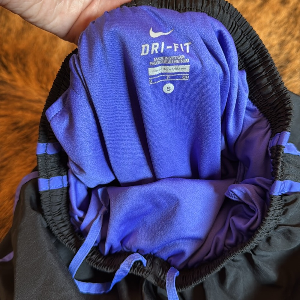 Nike Athletic Shorts Small - Picture 3 of 4